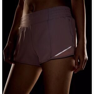 Lululemon Hotty Hot Tan Shorts 2.5”